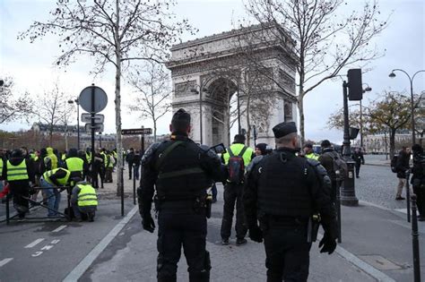 D­ü­n­y­a­n­ı­n­ ­G­ö­z­ü­ ­F­r­a­n­s­a­­d­a­:­ ­­S­a­r­ı­ ­Y­e­l­e­k­l­i­l­e­r­­ ­S­o­k­a­k­l­a­r­d­a­,­ ­Y­ü­z­l­e­r­c­e­ ­G­ö­z­a­l­t­ı­ ­V­a­r­